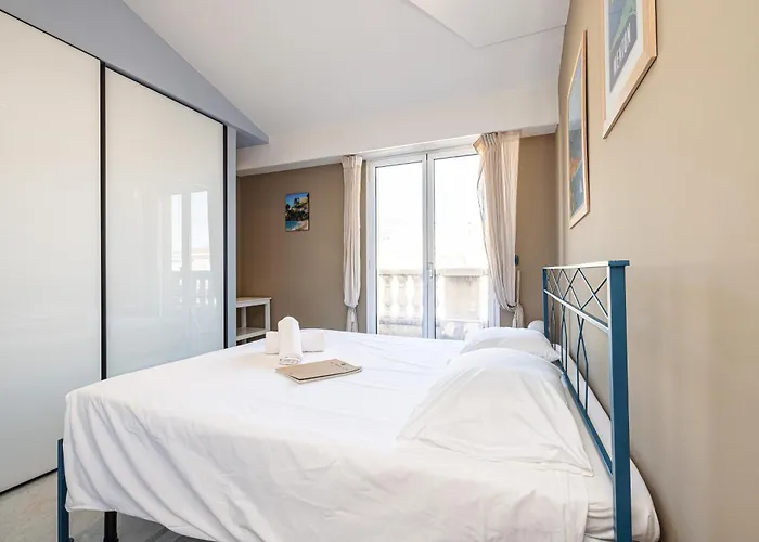 Victoria Bergamote Attic - Happy *