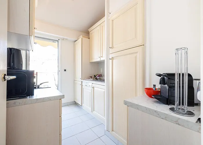 Victoria Bergamote Attic - Happy * Ментона